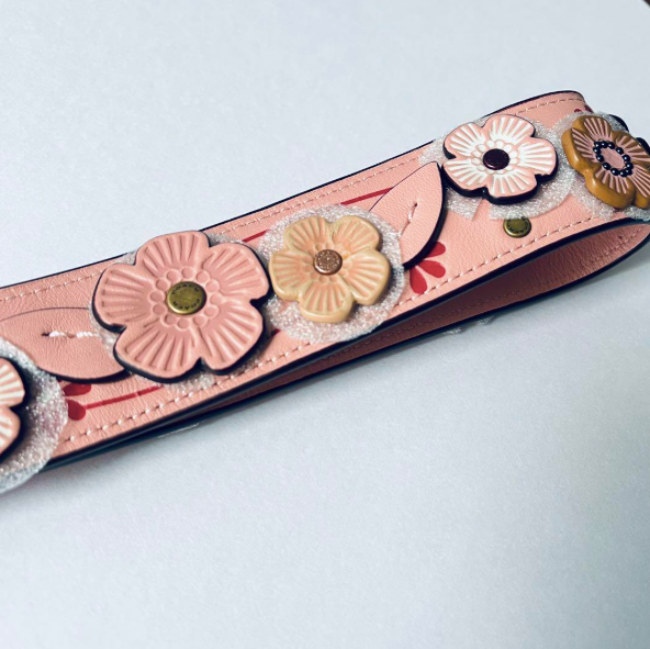 COACH Tea Rose Novelty Strap Pink Smooth Leather 108 cm COACH Tea Rose Novelty Strap Pink Smooth Leather 108 cm