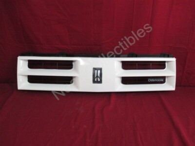 NOS OEM Oldsmobile 88 Eighty Eight Grille WITH Emblem 1990 - 91 WHITE