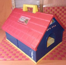 Pound Puppies, dollhouse, dog house, vtg. 1985, 15 1/2" L by 11" W by 11" H