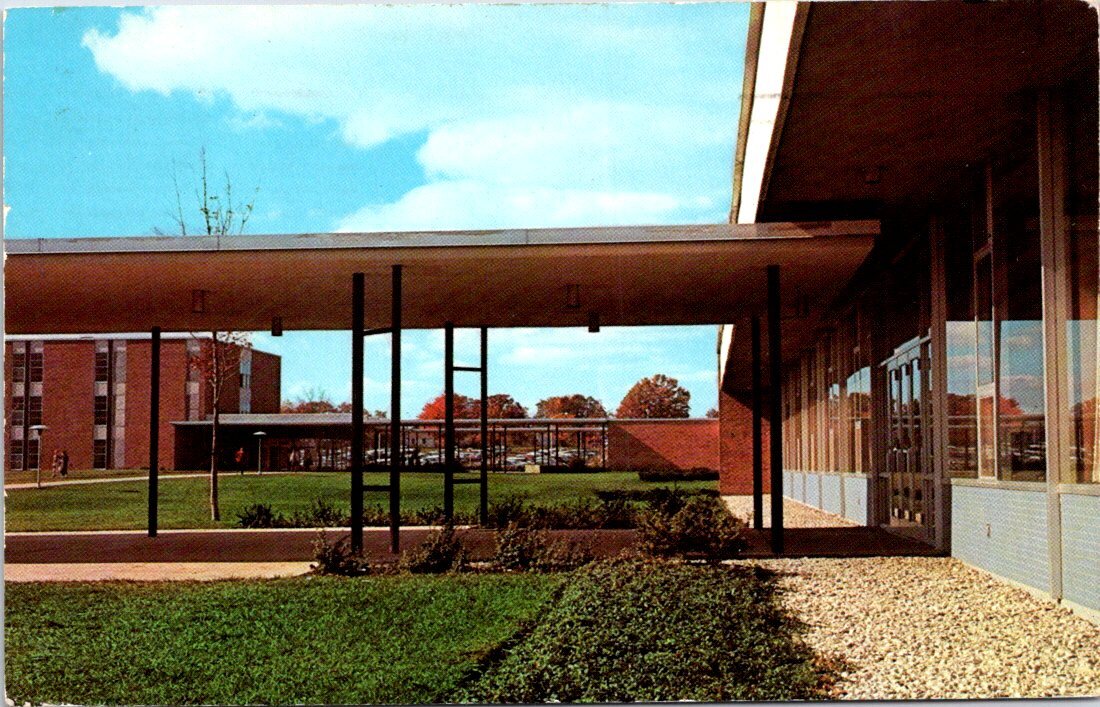 1965, South Fountain Hall, Michigan State Univ. Oakland, ROCHESTER, MI Postcard