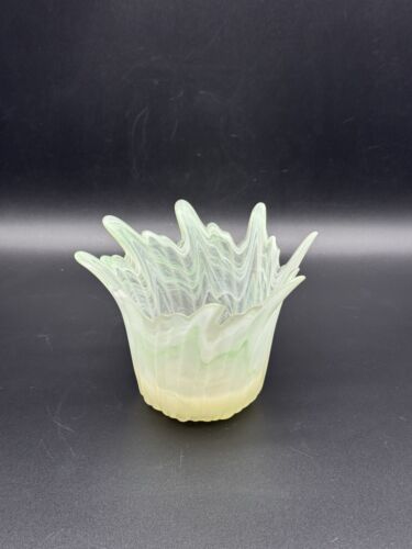 Vintage VIETRI Moon Glass Vase Art Deco Lime Green Frosted Glass Slag Glass - Picture 2 of 7