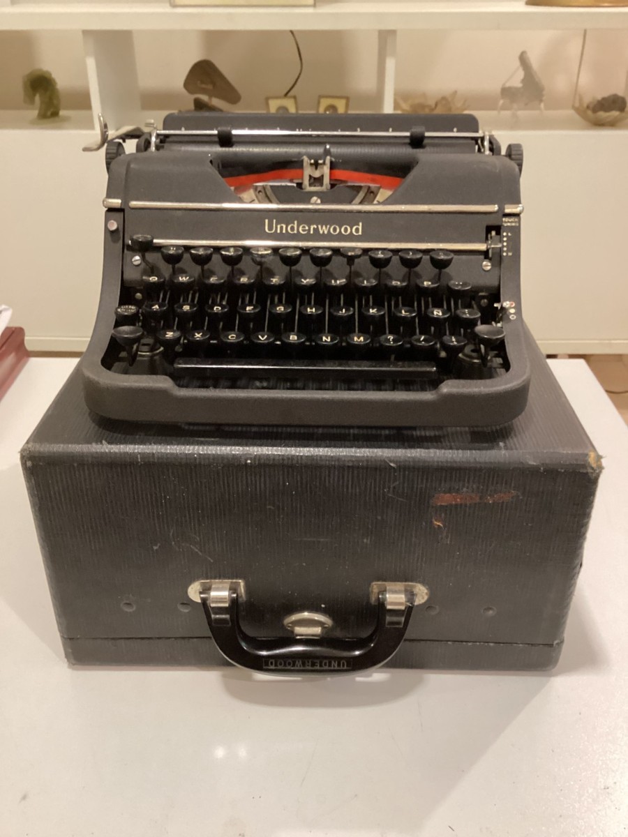 UNDERWOOD UNIVERSAL TYPEWRITER PICA FONT 10 CPI. SPANISH LAYOUT Ñ