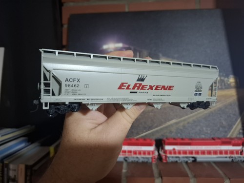 Tolva cubierta de flujo central Athearn/Rail Runner Customs El Rexene 55' -ACFX #98462 | Condition: Used