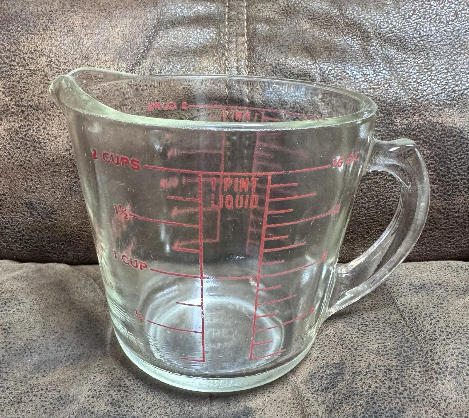 VTG 1940s-1960 ? PYREX Measuring Cup D Handle Red Letters 1 Pint 2 Cups E-E MCM