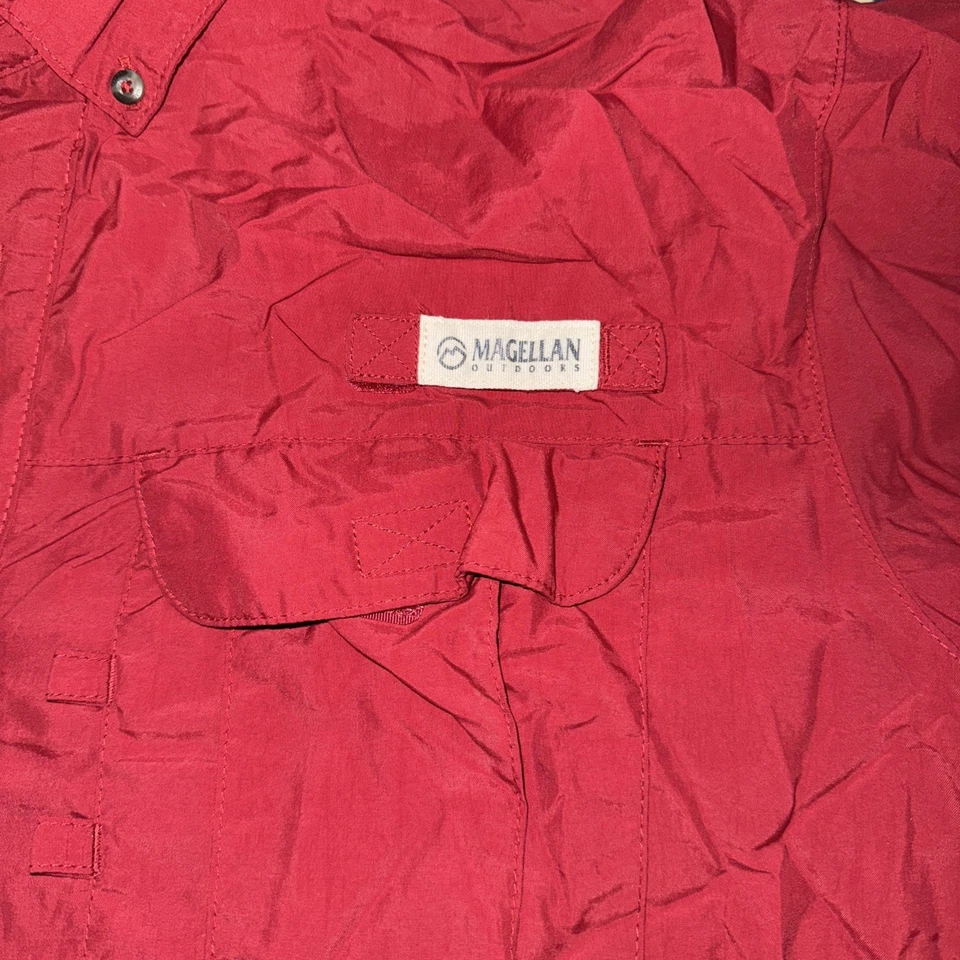 Magellan Fish Gear Red Angler Fit Mag Chill 短袖纽扣中号衬衫 — 第 2/3 张图片