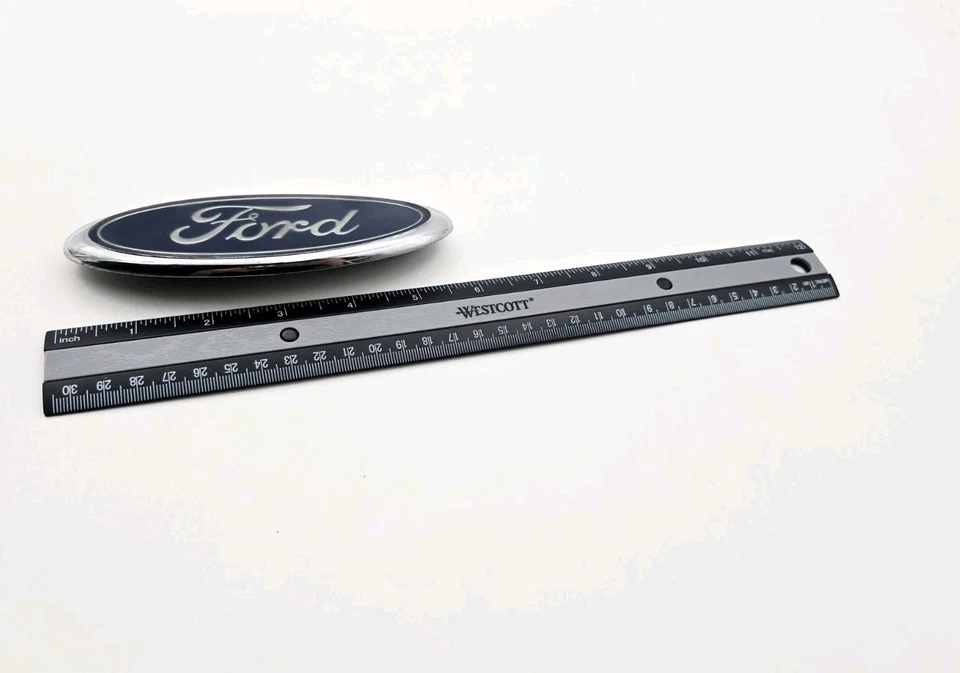 Ford Crown Victoria 2003-2011 parrilla delantera emblema logotipo insignia signo Foto 2 de 3