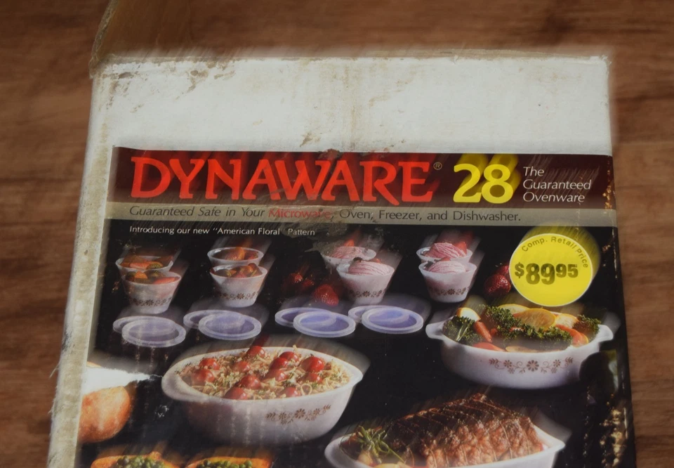 VINTAGE Matching Dynaware 28 piece Casserole Dishes etc Pyrex Retro TV Film prop - Image 2 of 4