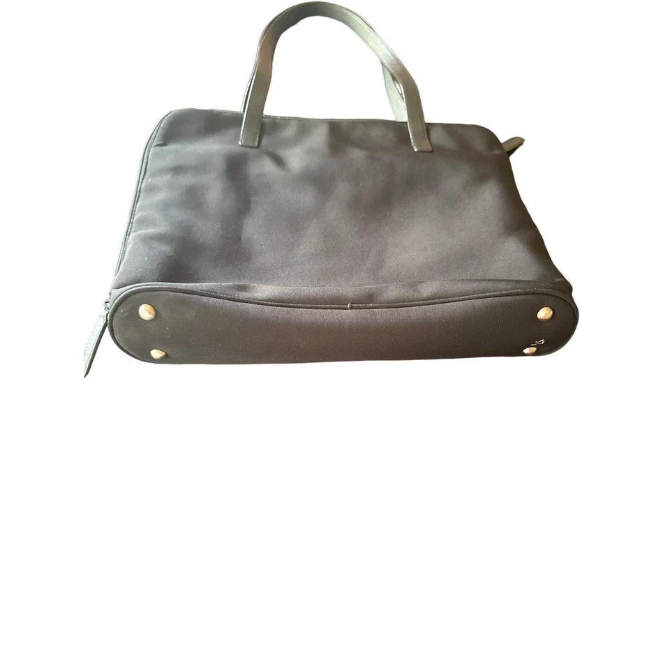 Bolso de Mano Hobo International Negro Nylon para Laptop con Múltiples Compartimentos Foto 2 de 4