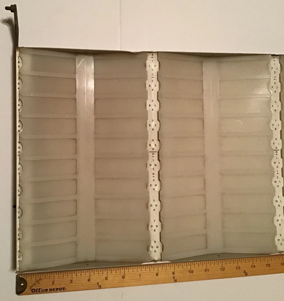 WURLITZER 45 RPM JUKEBOX 3300 AMERICANA III TITLE PAGES RACK ASSEMBLY (PART) - Image 2 of 4