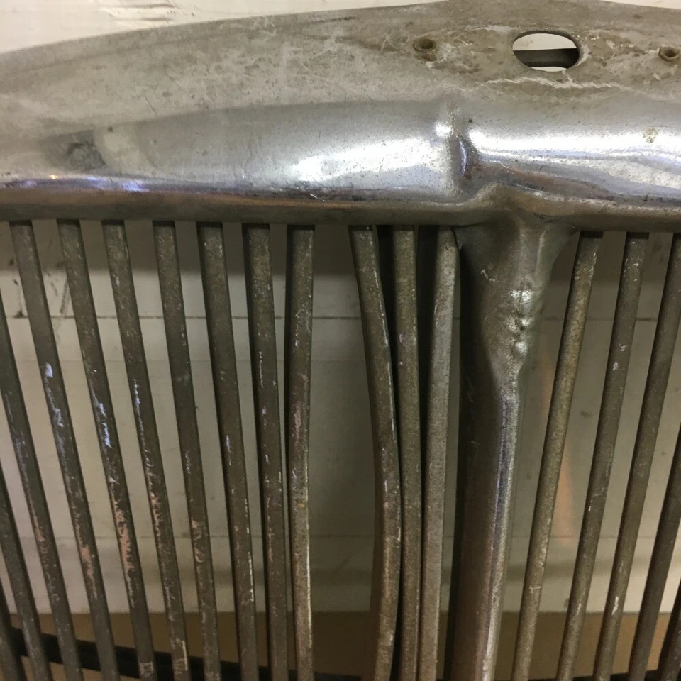 Parachoques radiador delantero cromado OEM 1966-1968 Jaguar 420 pieza original Foto 4 de 4