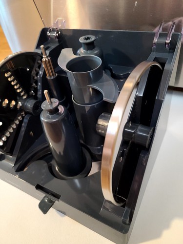 Cuisinart CFP-26SVPC Elemental 13 Cup Food Processor Attachments  CLEAN & SHARP - Picture 4 of 13