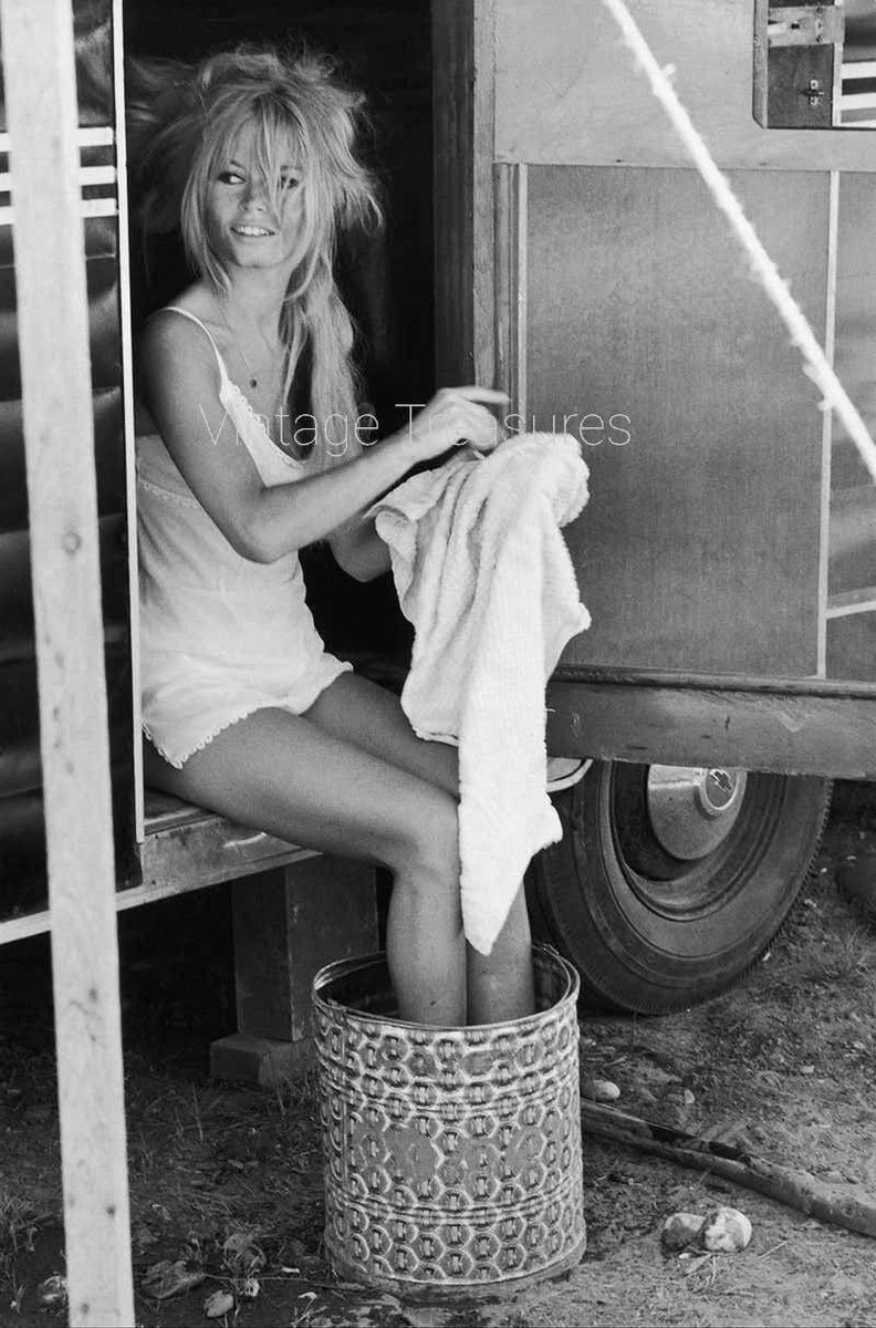 Brigitte Bardot Totally Gorgeous! Photo Print Poster | eBay