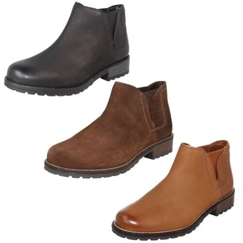 Clarks low on sale heel booties