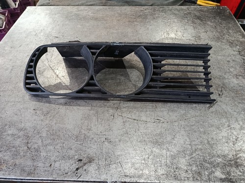 Original BMW 3er E30 Scheinwerferblende Grill Ziergitter rechts 1876092