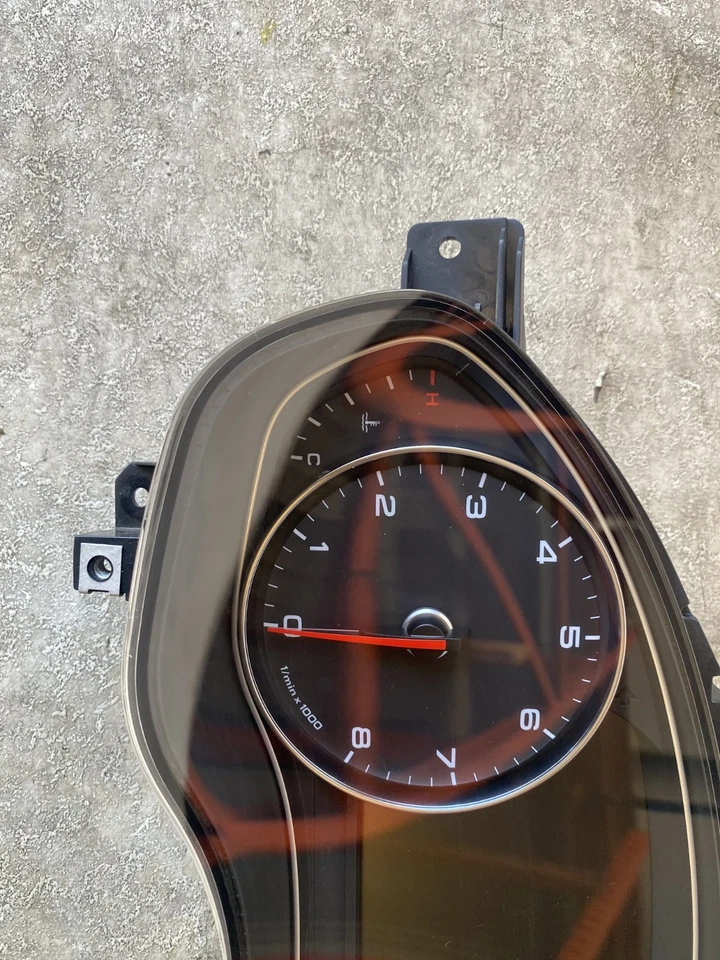 2013 奥迪 A6 速度表仪表组原始设备制造商 A 级-近乎全新 — 第 3/4 张图片