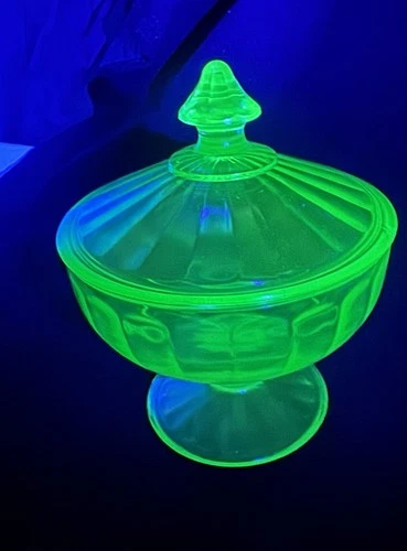 Vtg Footed Green Uranium Depression Glass Lidded Candy Dish. Glows  UV. Sm Chip