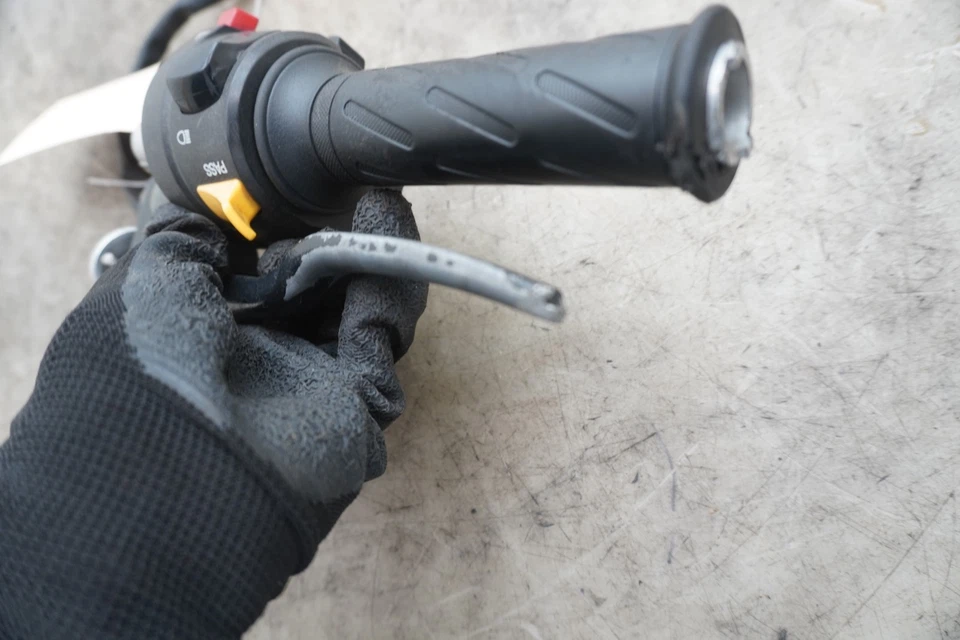 2006 SUZUKI GSXR 1000 INTERRUPTOR DE CONTROLE DE SINAL DE FAROL ESQUERDO CLIPON BAR E-461 - Imagem 3 de 4