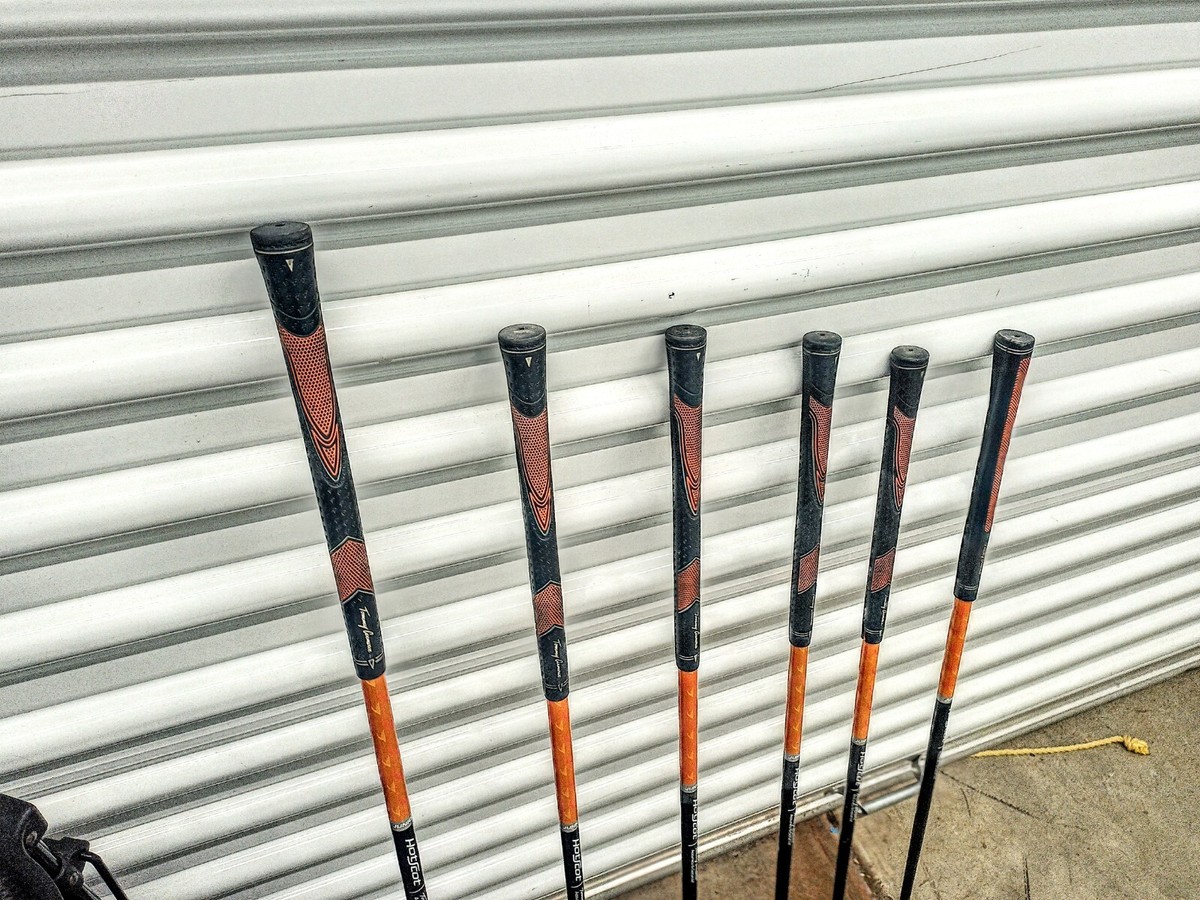Tommy Armour Hot Scot Jr. 6-Pcs Club Set & Bag. Orange. RH Tommy Armour Hot Scot Jr. 6-Pcs Club Set & Bag. Orange. RH