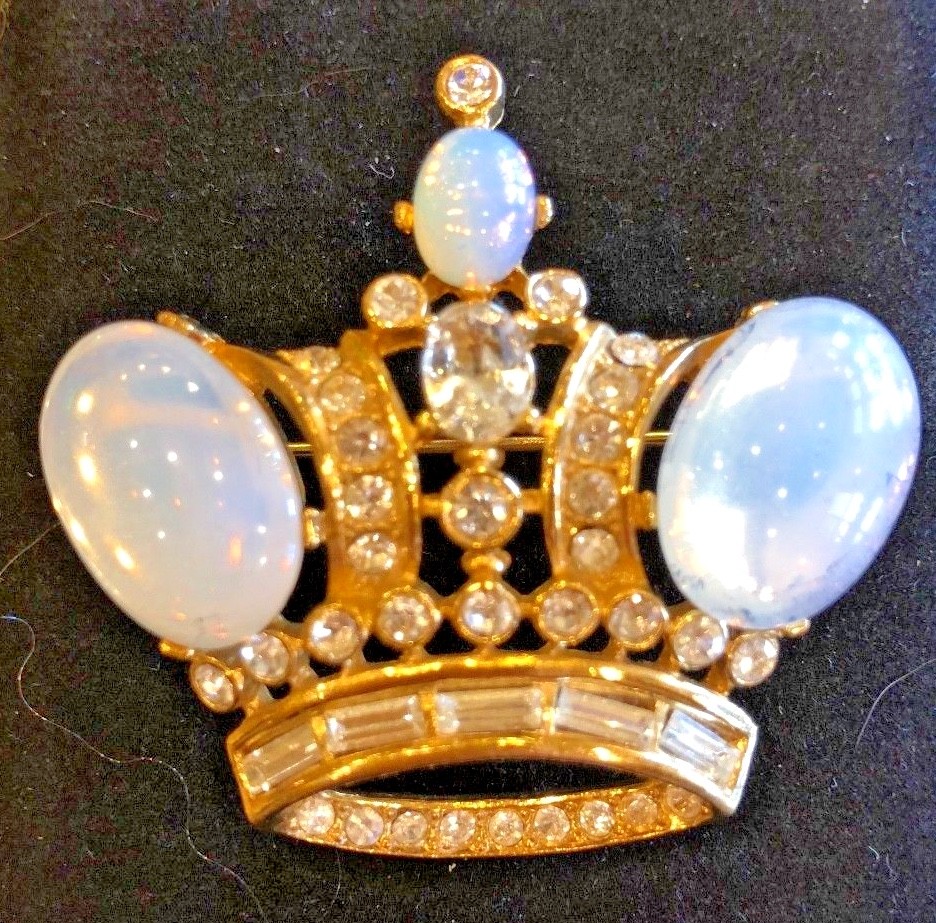 BUTLER & WILSON CABOCHON CROWN BROOCH PIN View 3