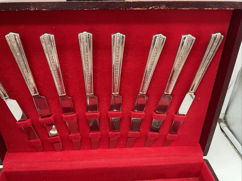 Juego de cubiertos Knickerbocker Rosanne Berry de 35 piezas plateados con estuche 1938 servicio 8 Foto 4 de 4