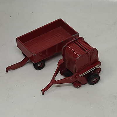 Ertl Lot Of 2 International Harvester IH Round Baler ,wagon 1:64 