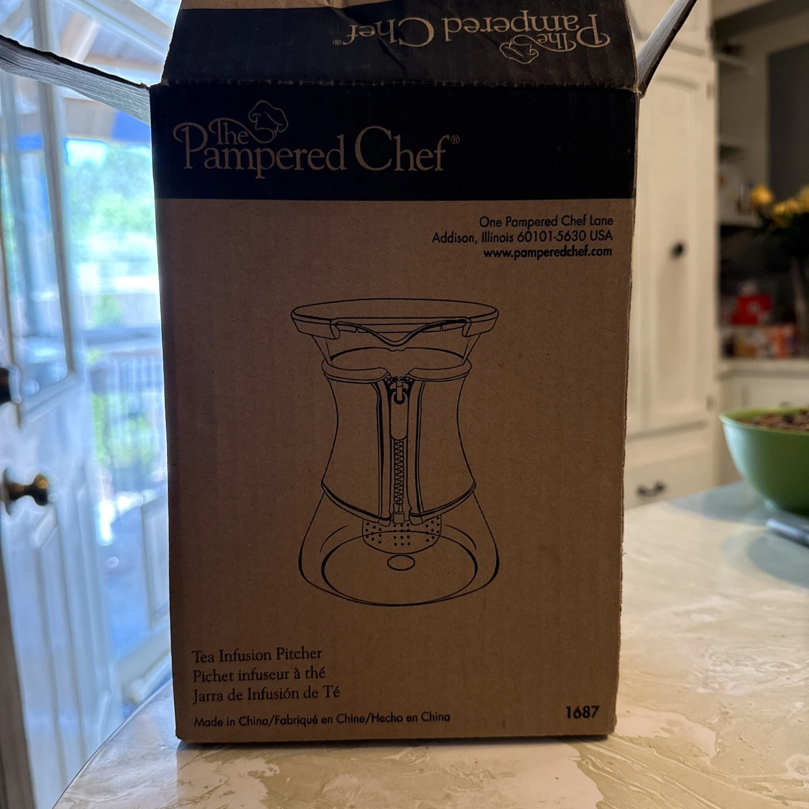 Pampered Chef Tea Water Infusion Pitcher w/ Yellow Neoprene Sleeve New in Box