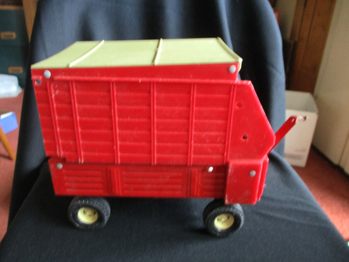 VINTAGE THE ERTL INTERNATIONAL CHOPPER BOX FORAGE WAGON 1/16 PARTS