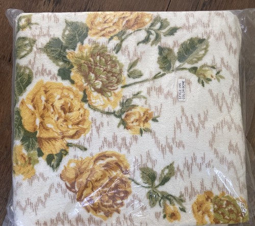 1970s Bath towel set Bone with Gold floral Springmaid New - Picture 2 of 4