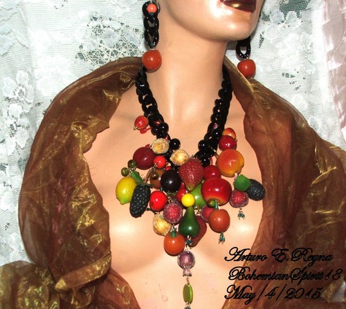 ARTURO E.REYNA AWESOME VINTAGE FRUIT SALAD CHARMS LUCITE CHAIN BIB/NECKLACE SET - Picture 5 of 10