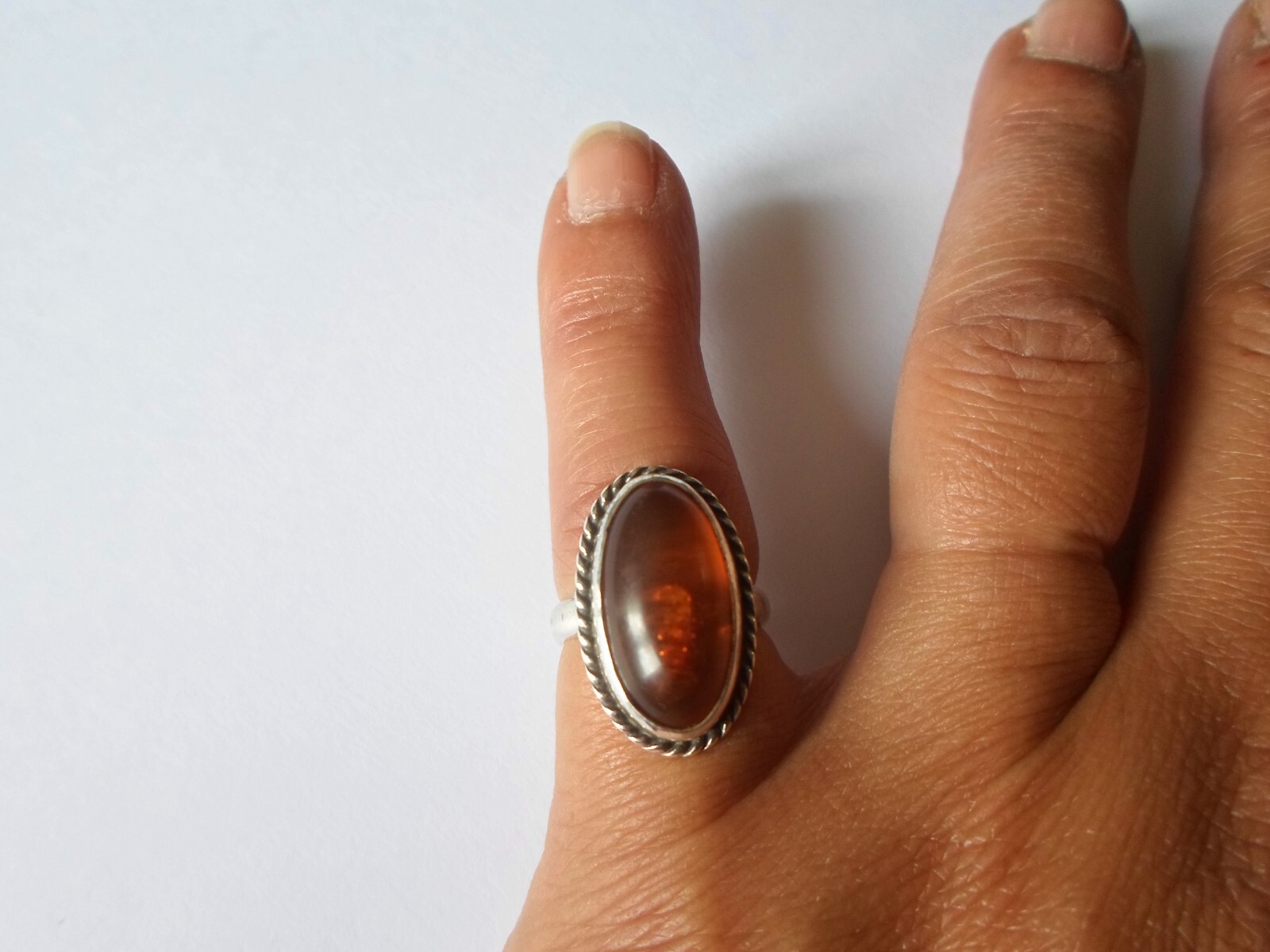 solid silver ring, amber shuttle, chiseled outlin… - image 3