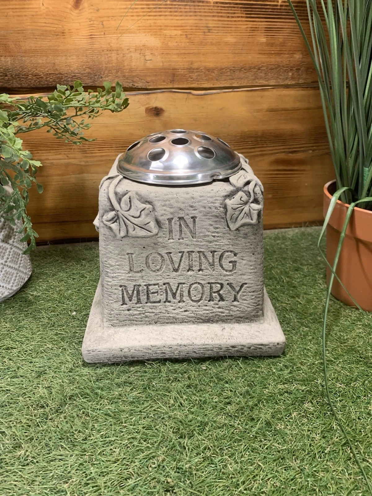 STONE GARDEN “IN LOVING MEMORY” MEMORIAL GRAVE VASE POT ORNAMENT
Opens in a new window or tab