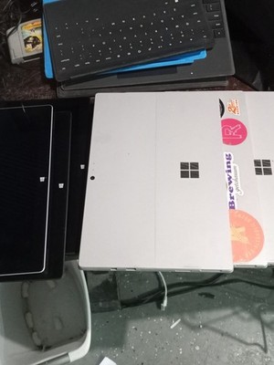 Lot Of 6 Microsoft Surfaces 3 - Rt 32gb 2- Pro 3 256gb 1- Pro 128gb Untested