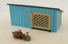 Britains Herald Farm - Rabbit Hutch & Rabbits - 1/32 - VGC