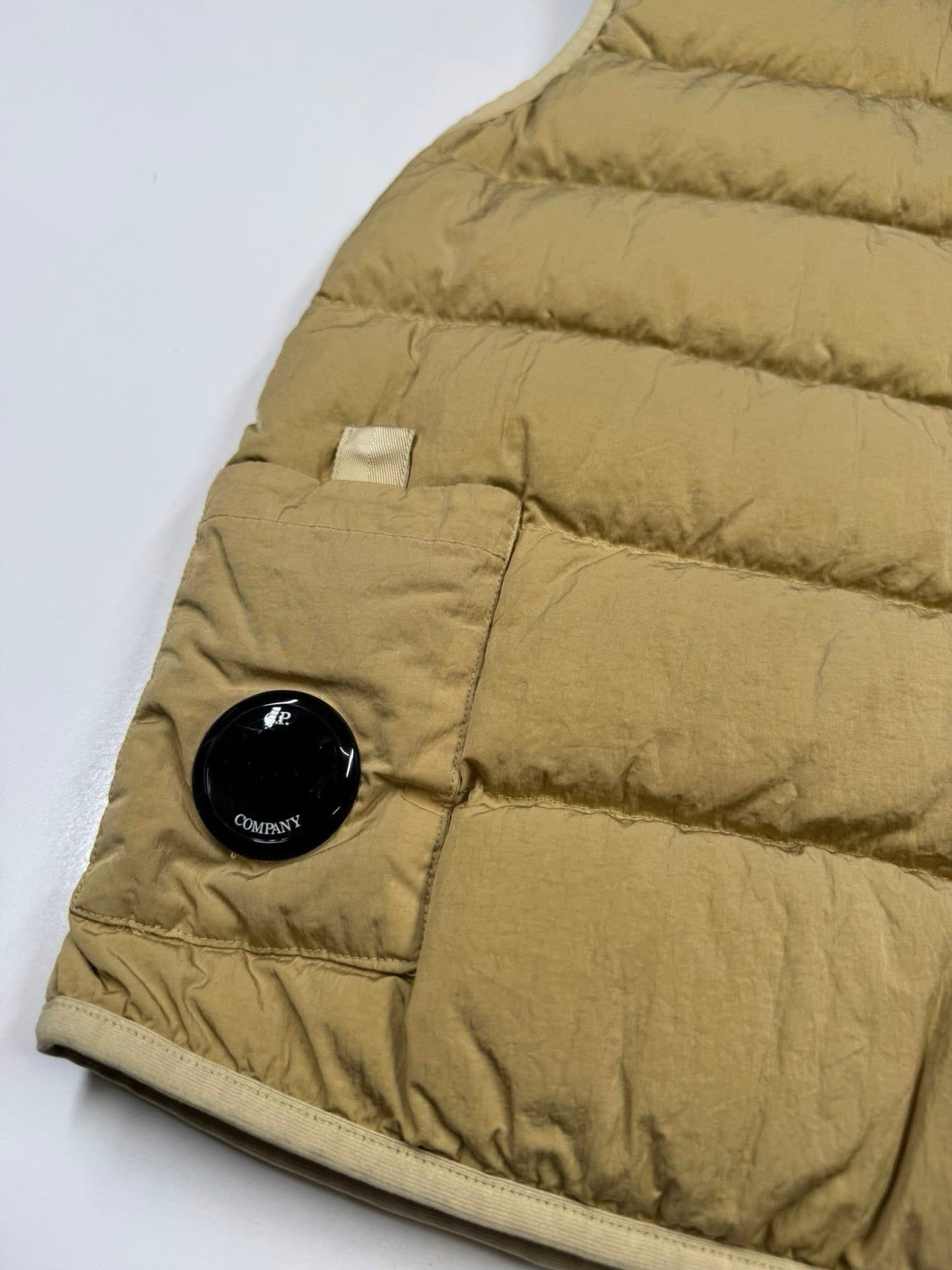 BNWT CP COMPANY 030A ECO CHROME DOWN GILET VEST IN VINTAGE KHAKI thumbnail 3