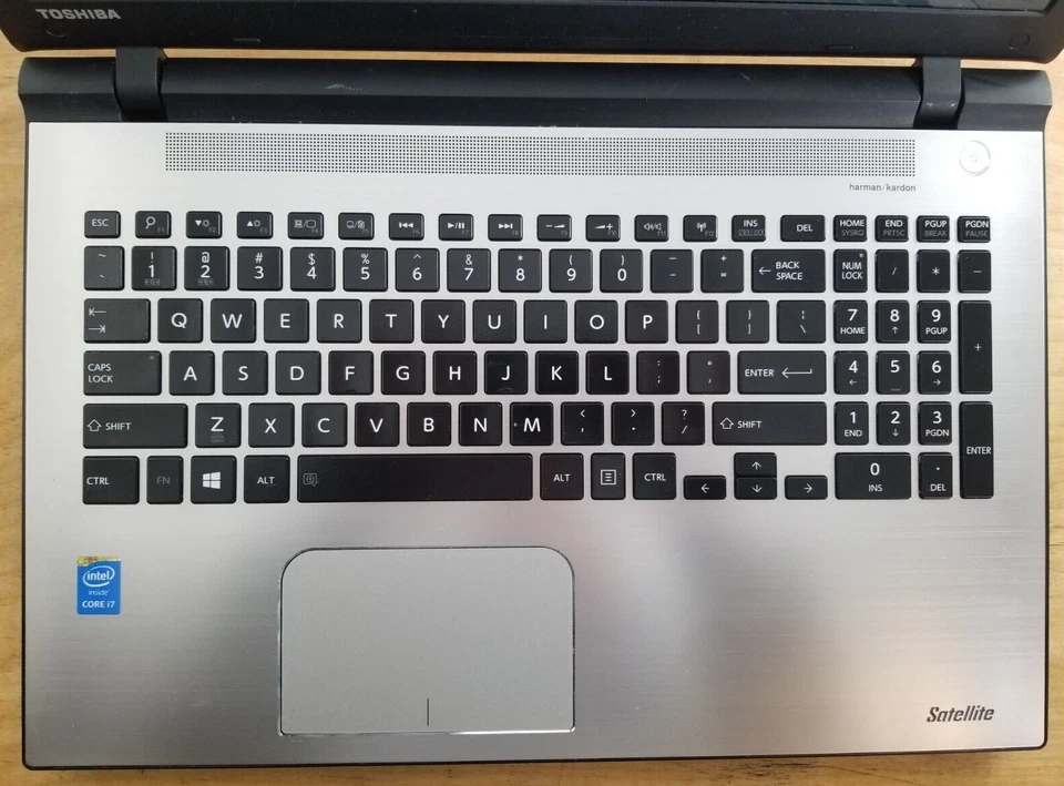 Toshiba Satellite S55-C5274 W/ core i7 / 1TB HDD / 12GB Ram / Backlit Keyboard - Image 3 of 4