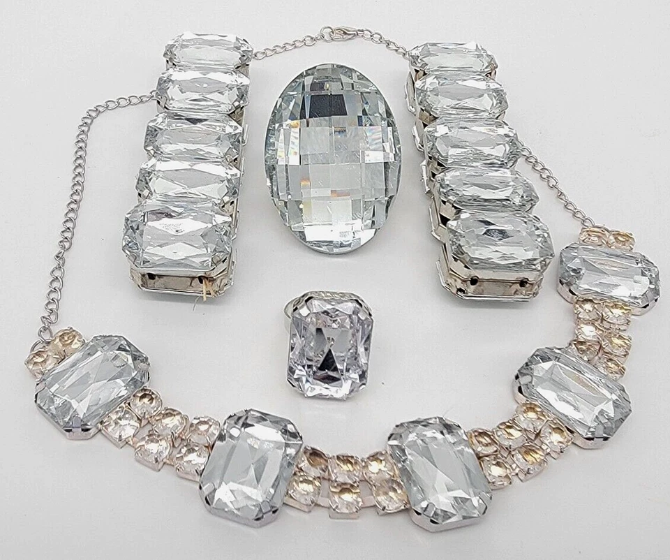 Conjunto de joyas de diamantes de imitación tono plata collar anillo de vidrio pulsera acrílico brillante Foto 4 de 4
