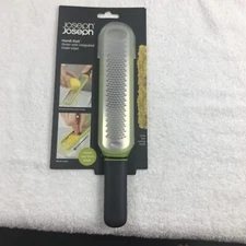 New Joseph Joseph 2 in 1 zested with blade wiper green