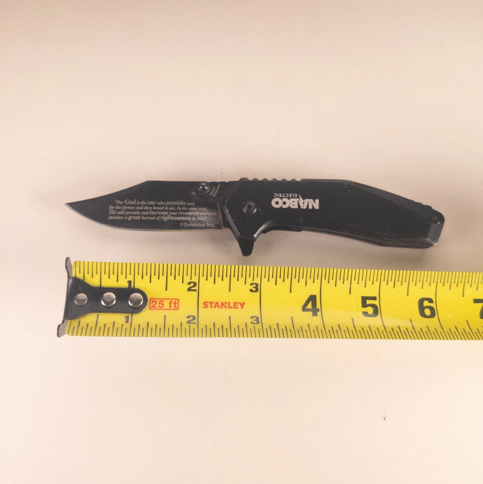 Cuchillos de apertura asistida negro borde liso punto de caída 2 Corinthians 9:10 NABCO  Foto 2 de 4