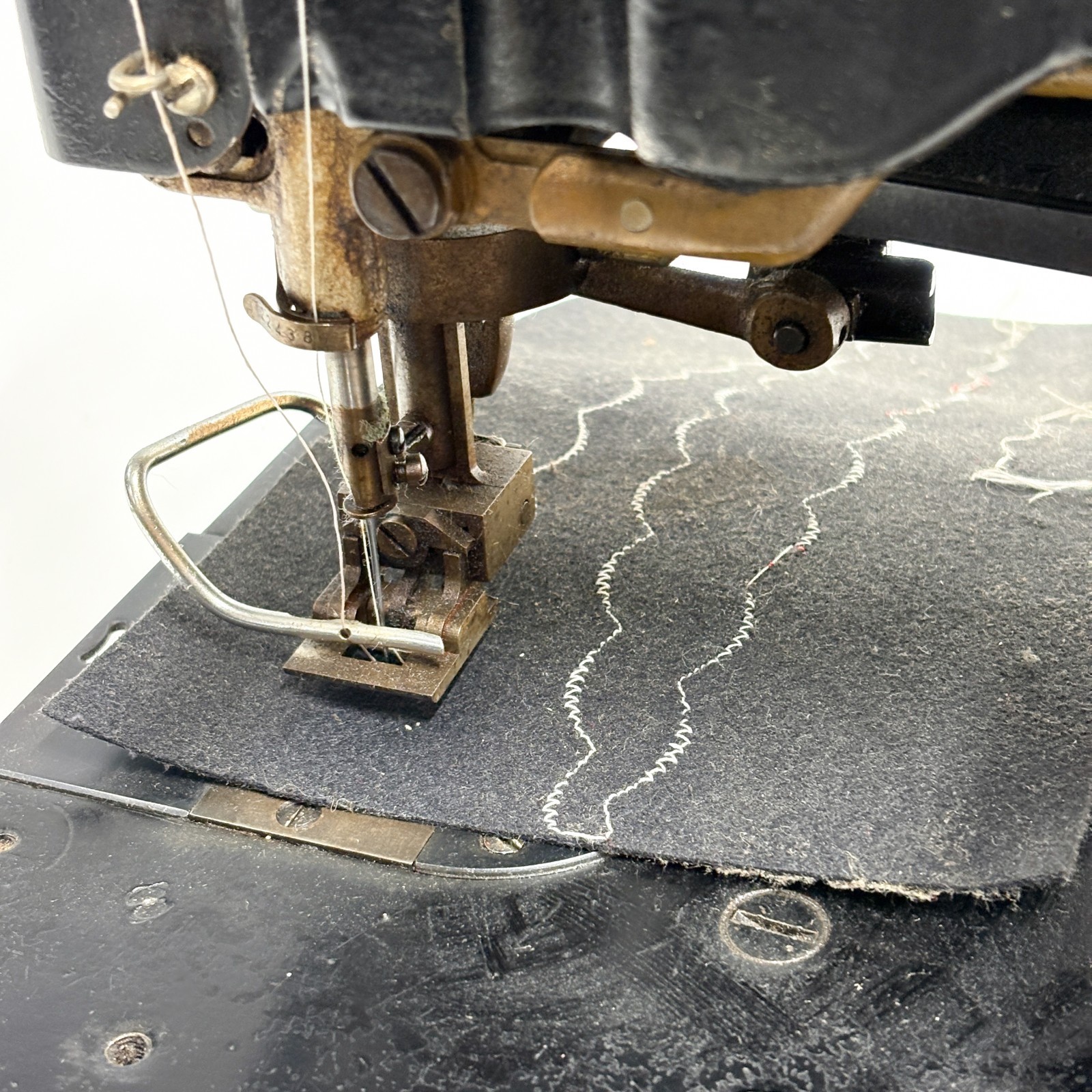 Singer Edge Sewing Singer 143W2 Scalloped Edge Industrial Sewing Machine - Head Only | eBay