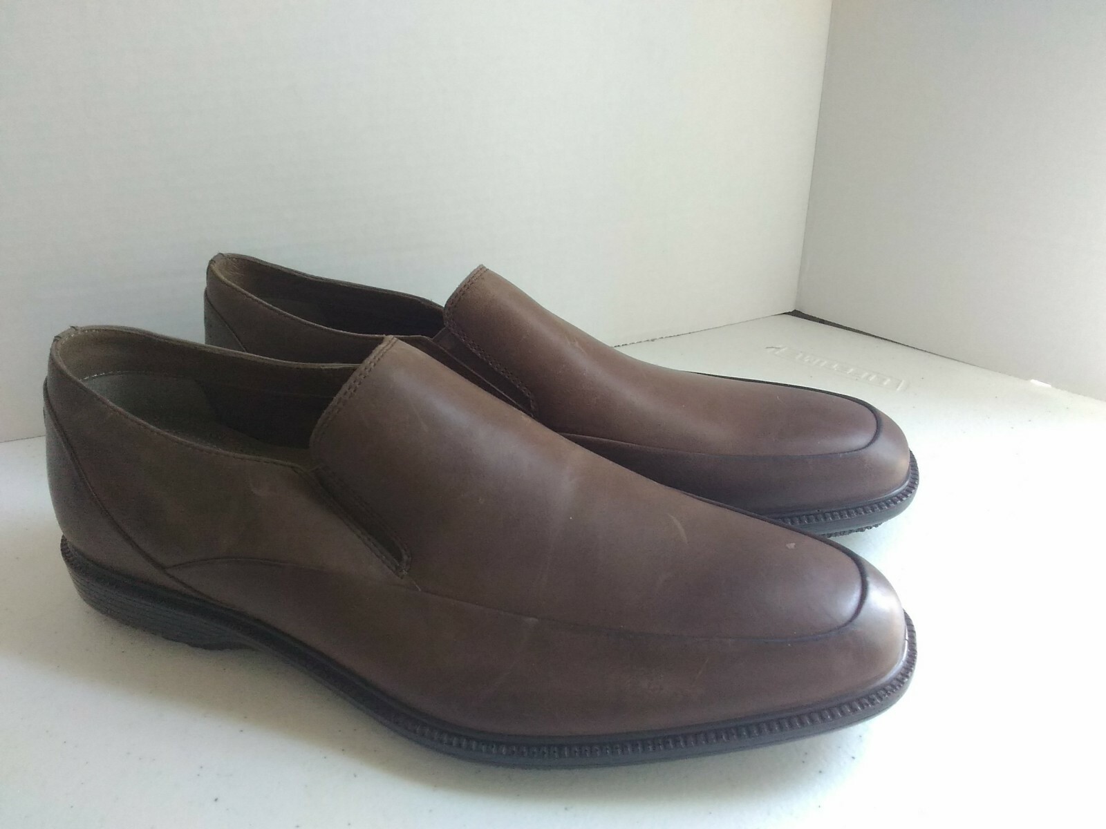 Hush Puppies Men's Leather SlipOn Loafer Size 9 Brown Gem