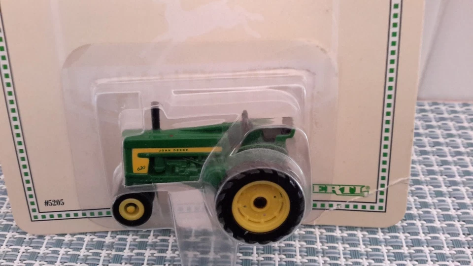 Vintage 1999 ERTL John Deere 620 Tractor 1:64 Scale Diecast Toy NIP - Image 4 of 4