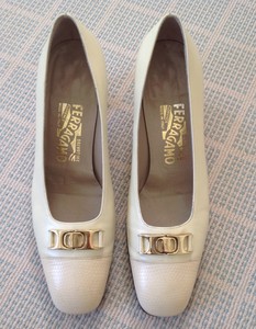 womens cream pumps
