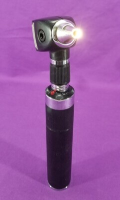 Welch Allyn 3.5v Set with Otoscope and Handle -Tested & Working