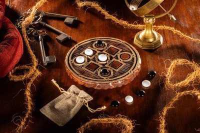 Tria - Mittelalterliches Brettspiel aus Holz