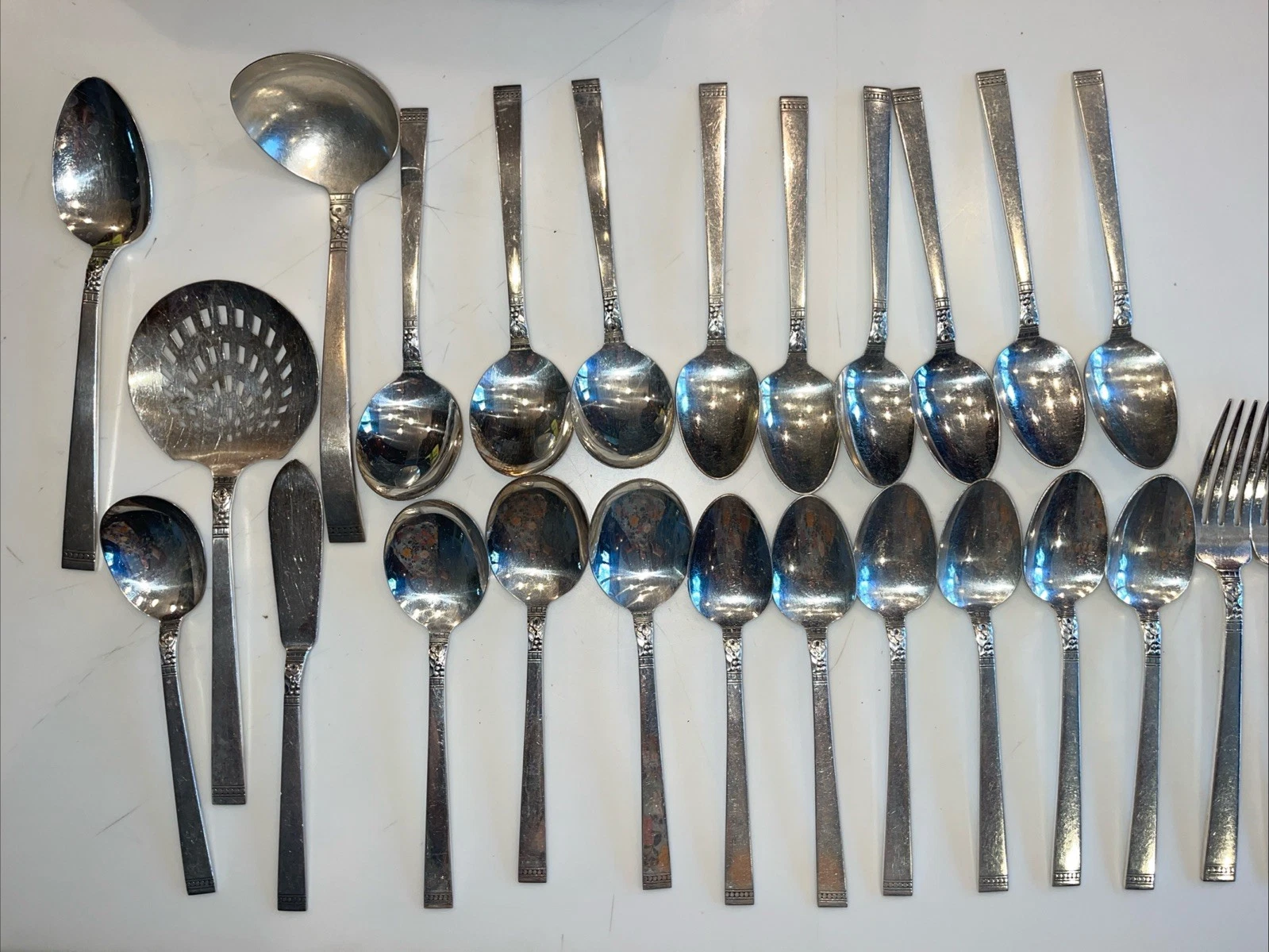 40-piece Community Silverplate "Forever" 1939 flatware W/5 Serving PCs