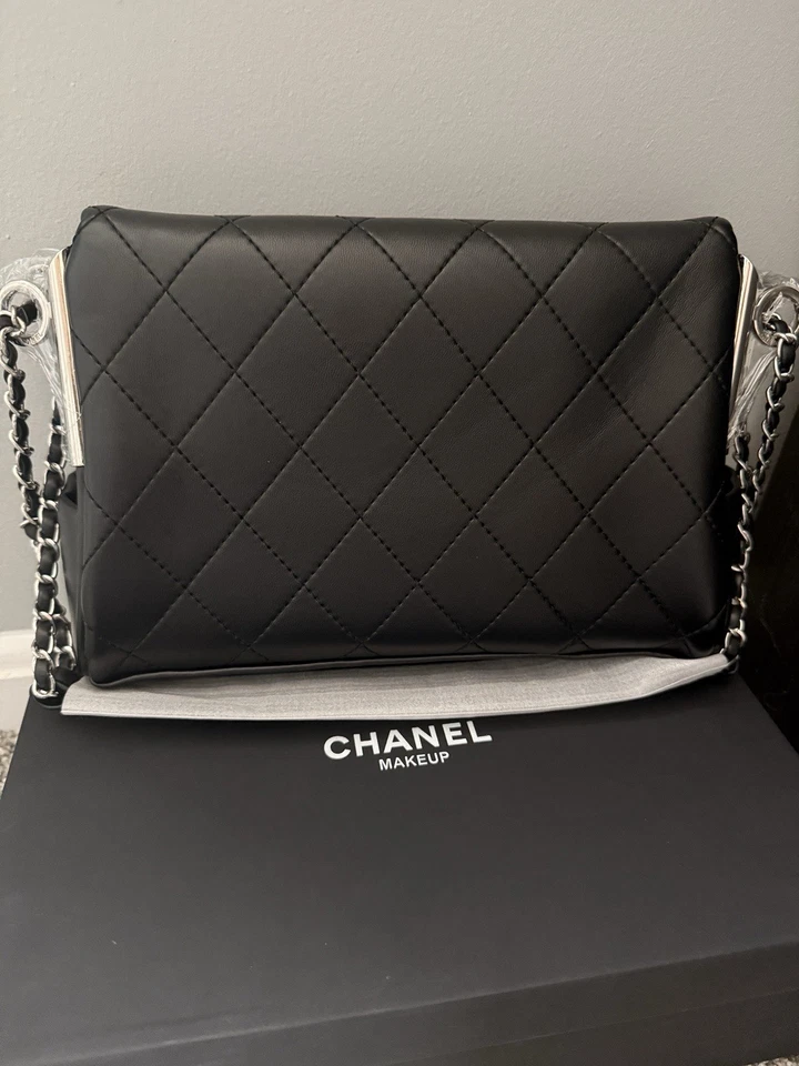 Cartera Chanel GWP/VIP negra plegable Foto 3 de 4