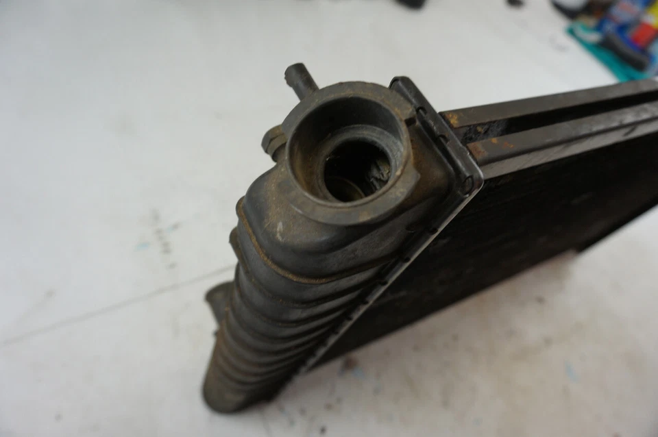 1984-1989 Chevrolet Corvette C4 Radiator 1" Thick 5.7 V8 Original OEM GM USED - Изображение 4 из 4