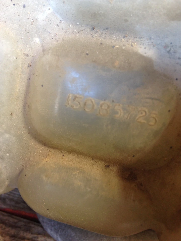 99-07 Gmc Chevrolet 1500/2500/3500 Coolant Recovery Tank Coolant Reservoir - Image 4 of 4