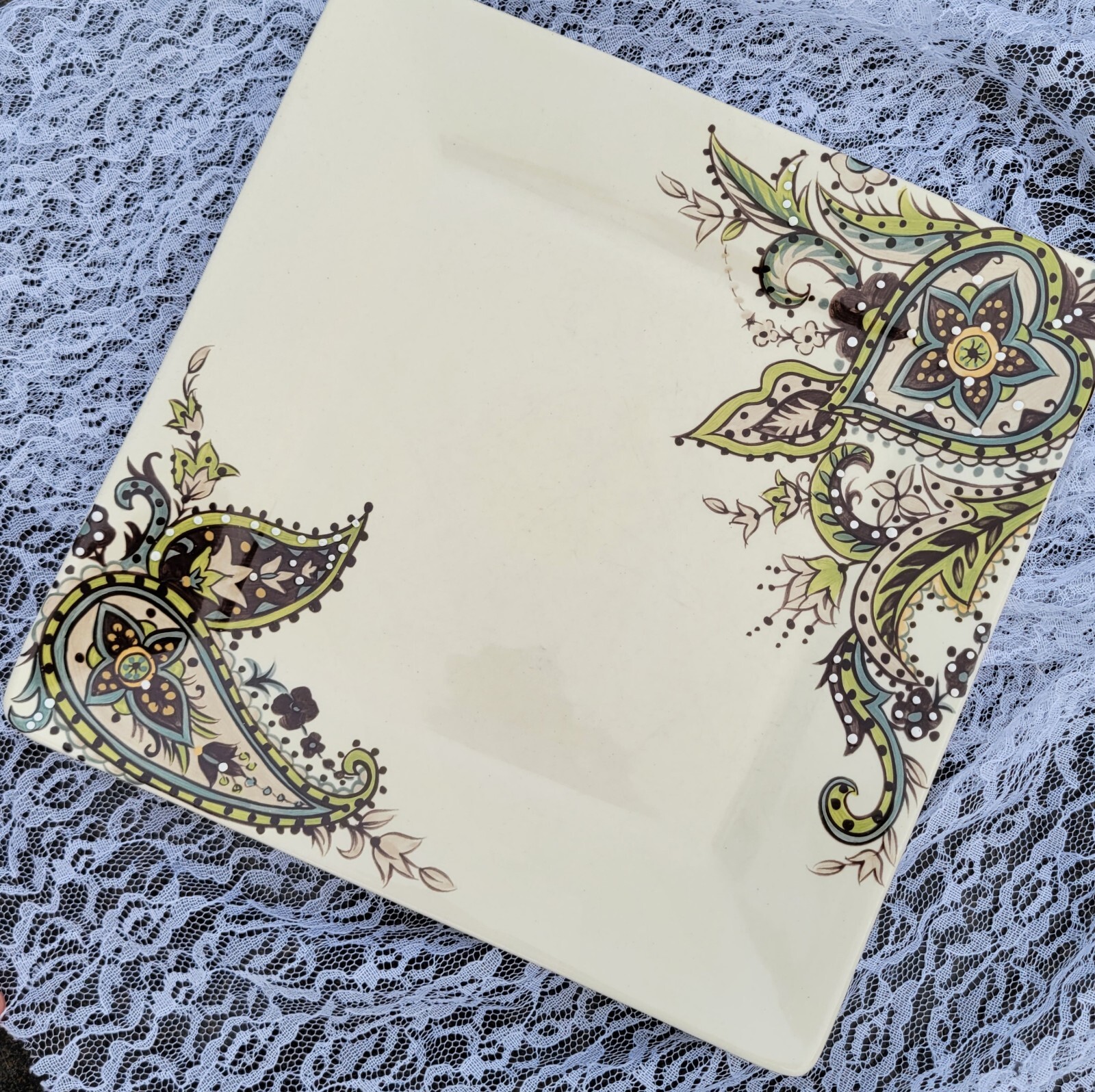 Tabletops Gallery Angela Square Dinner Plates Floral Paisley Cream 10.5