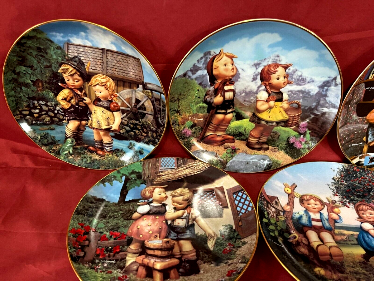 M.J. Hummel Set Of 5 Little Companions Gold Rim Collector Plates 8 
